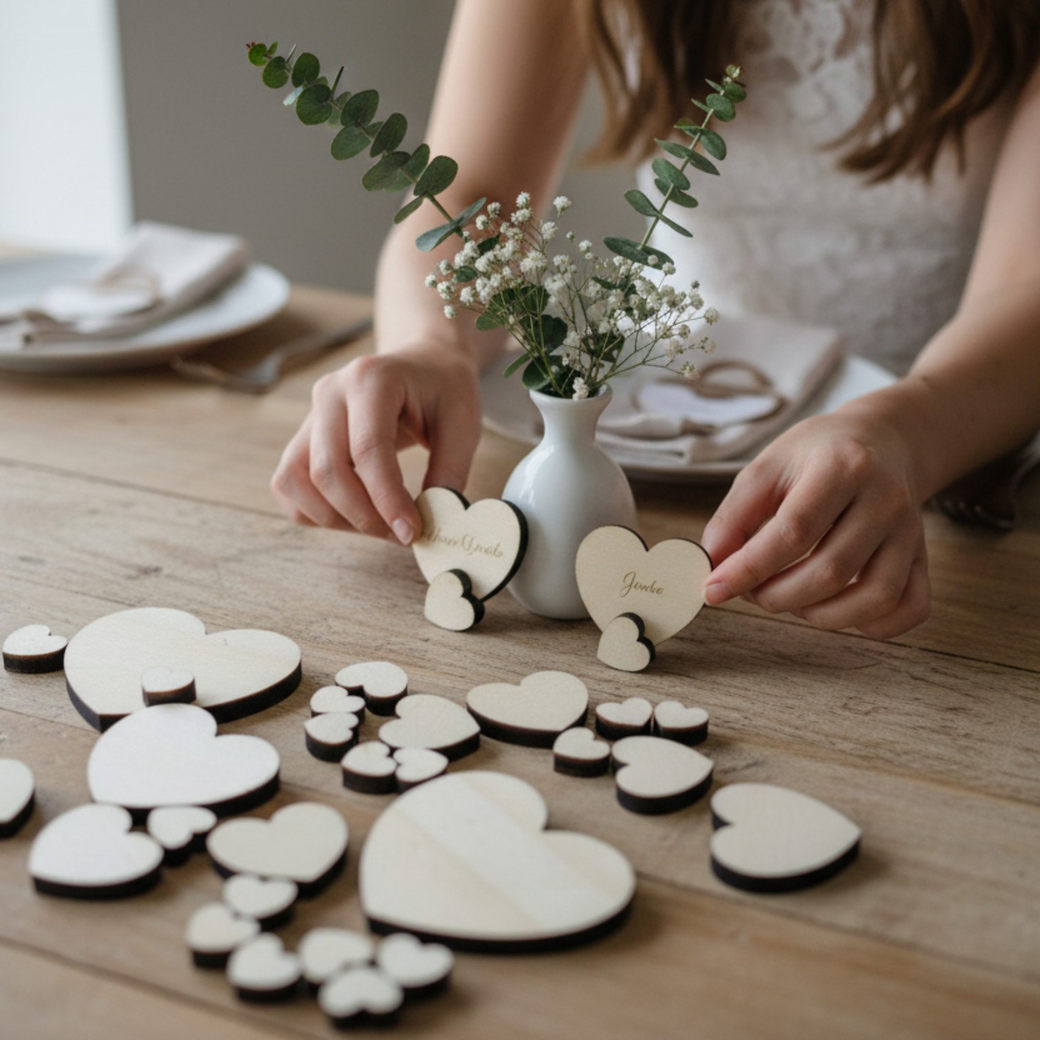 Holz Herzen Streudeko – 50 Stück – Deko Herzen aus Holz für Hochzeit, Tischdeko, Basteln & DIY – Lasercut Herzchen in 1–4 cm